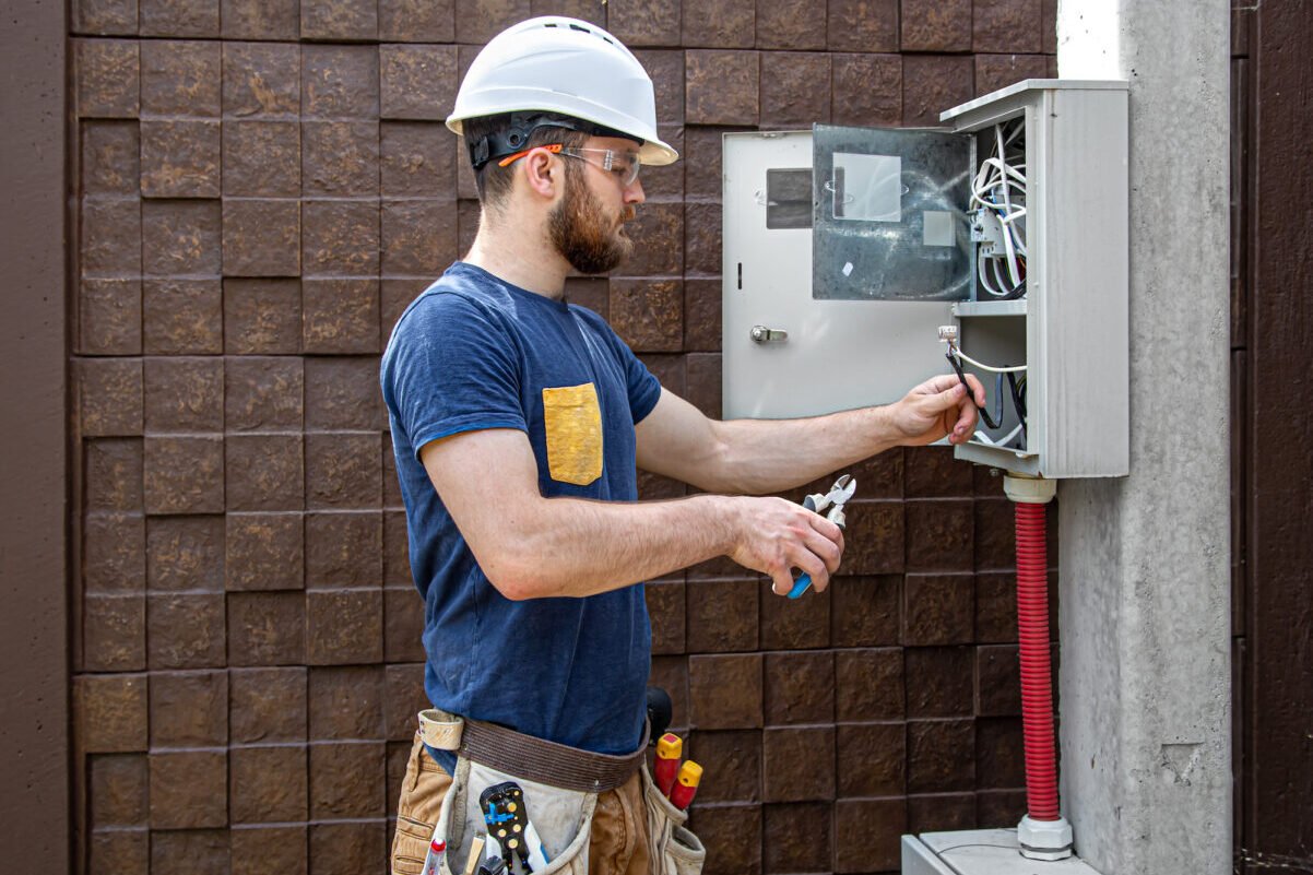 Emergency Electrician at work